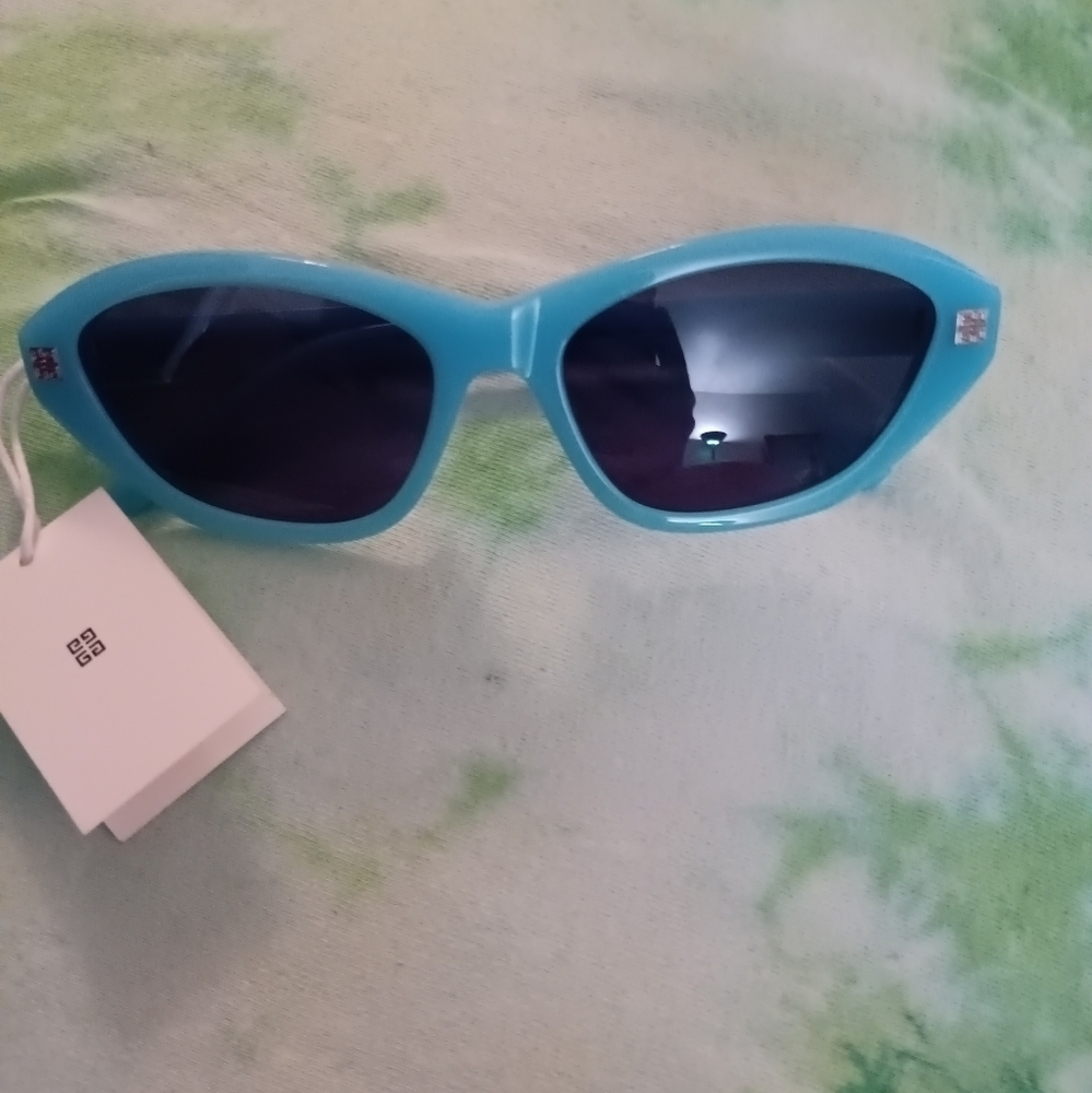 Givenchy Paris RETRO-STYLED Cateye in Azure Blue/Cyan Blue New w Tag